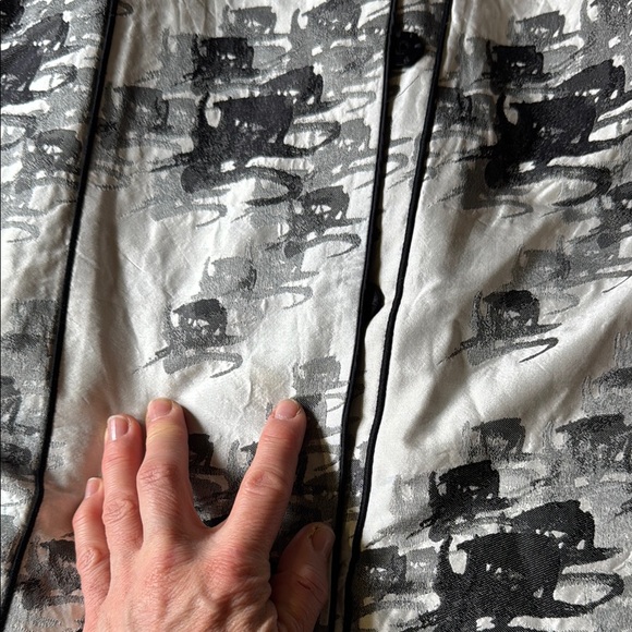 Elegant Black and White Dress - Picture 10 of 10